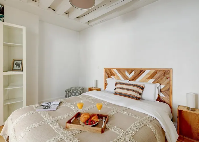 1Br Apartment By Pompidou Париж